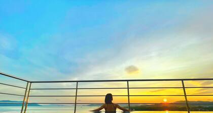 Rooftop Swimming Pool with Seaview Apartment