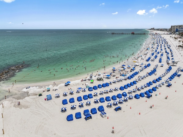 Beach nearby, sun loungers, beach towels