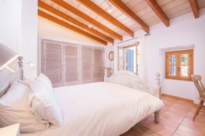 3 chambres, fer et planche à repasser, accès Internet, draps fournis