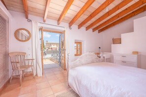 3 makuuhuonetta, silitysrauta/-lauta, internet, vuodevaatteet