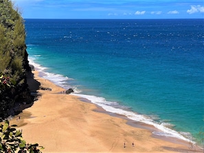 A beach with clear blue water and a sandy shore. - Mokihana House Kauai - 5-bedroom House with Mountain Views, Pool, Tennis and AC (Princeville)