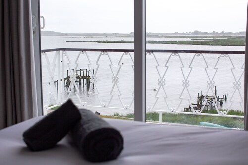 'Waterside' - overlooking Mudeford Harbour - *** No Booking Fees ***