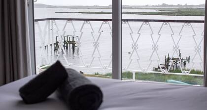 'Waterside' - overlooking Mudeford Harbour - *** No Booking Fees ***