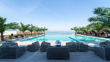 2 piscinas al aire libre