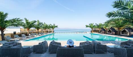 2 piscinas al aire libre