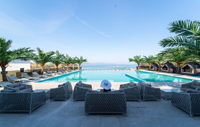 Blue Mango Pool Villa & Resort
