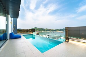 Penthouse Pool Villa | Free WiFi - Blue Mango Pool Villa & Resort (Yeosu)