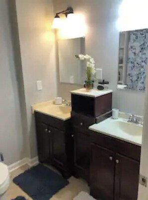 Combined shower/tub