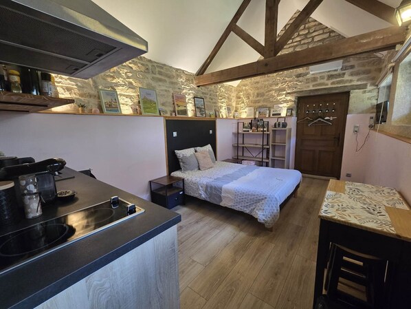 1 bedroom, iron/ironing board, free WiFi, bed sheets