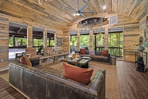 TV, fireplace