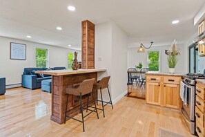 Fridge, microwave, oven, stovetop - Cozy home 1mi. to beaches/shops/dining, Hot tub, big PATIO, Pvt yard, fire pit (Kennebunk)