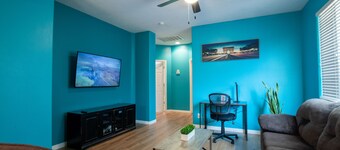 Deluxe Condo with KING Size Bed
