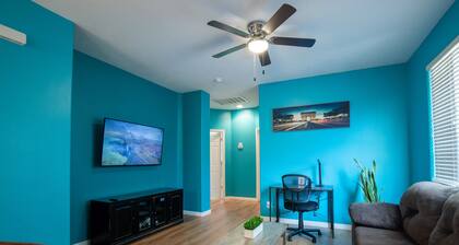 Deluxe Condo with KING Size Bed