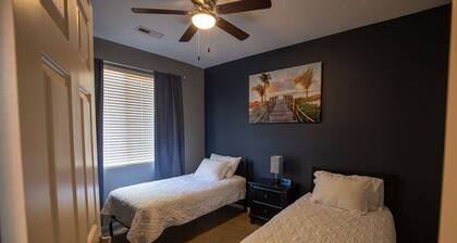 Deluxe Condo with KING Size Bed