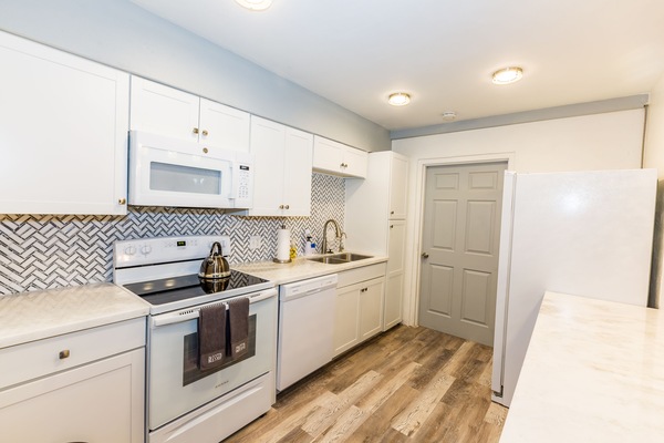 Refrigerador, microondas, horno, placa de cocina