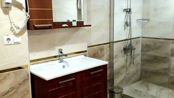 Family Room | Bathroom