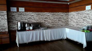 Free daily buffet breakfast