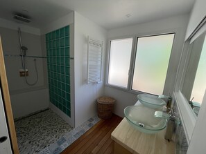 Shower - Superbe Maison Grand Jardin au Calme à 10 Minutes des Plages (Pont-l'Abbé)