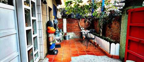 Habitación básica, para no fumadores, cocineta | Terraza o patio