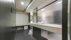 Shower, free toiletries, hair dryer, bathrobes - Sillim Dominic Hotel (Seoul)