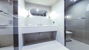 (No smoking) VIP styler twin | Bathroom | Shower, free toiletries, hair dryer, bathrobes - Sillim Dominic Hotel (Seoul)