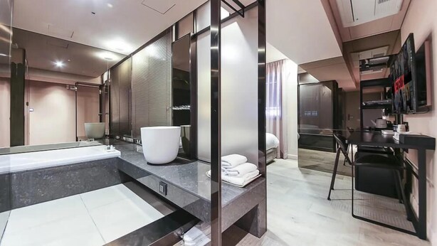 Shower, free toiletries, hair dryer, bathrobes - Sillim Dominic Hotel (Seoul)