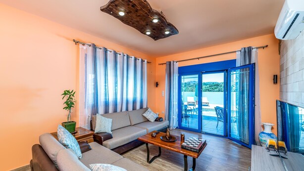 Smart TV, pebolim, mesa de pingue-pongue
