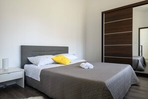 2 Schlafzimmer, Zimmersafe, Bügeleisen/Bügelbrett, kostenloses WLAN
