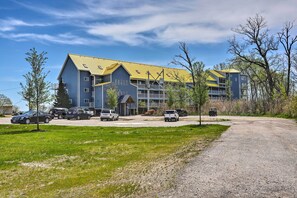 Exterior - Cozy Lakefront Middle Bass Retreat w/ Balcony (Middle Bass)