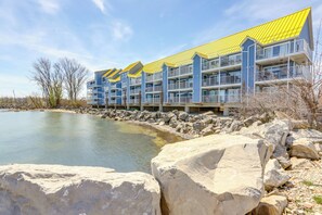 Exterior - Cozy Lakefront Middle Bass Retreat w/ Balcony (Middle Bass)