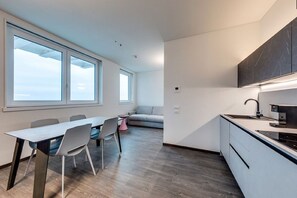 Kühlschrank, Ofen, Herdplatte, Geschirrspüler