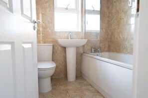 Secador de pelo, toallas