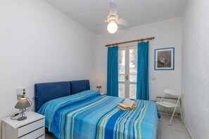 Familienapartment, Mehrere Schlafzimmer, 2 Bäder (Il Vecchio Faro 15 150m From The) | 2 Schlafzimmer, Bettwäsche