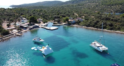 Beach house Hela - resort Bain, Žut - Kornati