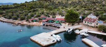 Beach house Hela - resort Bain, Žut - Kornati