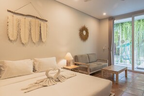 套房 (with Private Kitchen) | 办公桌、免费 WiFi、床单