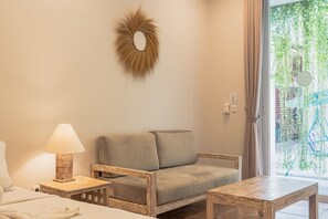 套房 (with Private Kitchen) | 办公桌、免费 WiFi、床单