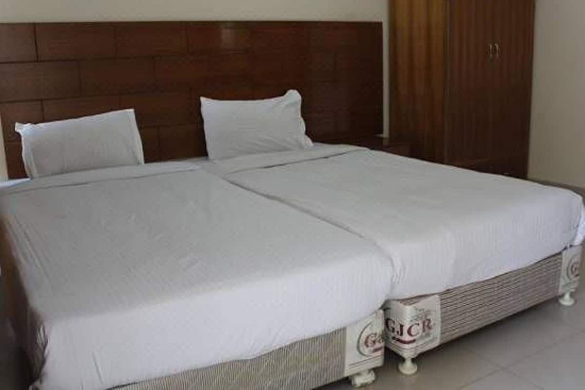 1 bedroom, desk, free WiFi, bed sheets