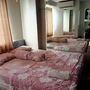 Family Double Room | Desk, free WiFi, bed sheets - S&A Property 3 (Jakarta)