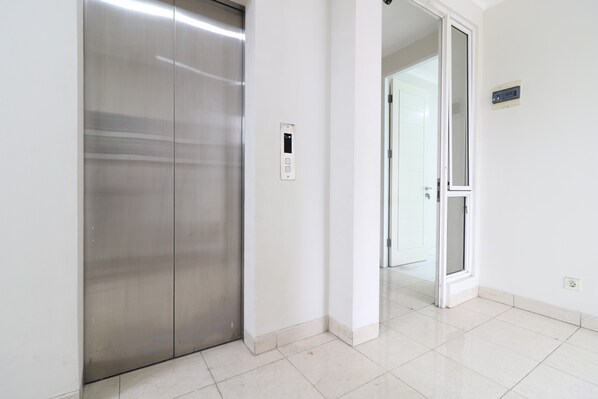 Lift - Mroom Ds 2 (Gading Serpong)