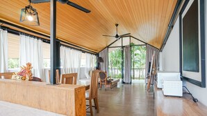 Villa, 2 soverom | Oppholdsrom