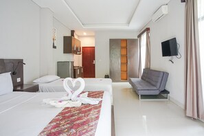 Dreibettzimmer | Schreibtisch, kostenloses WLAN, Bettwäsche