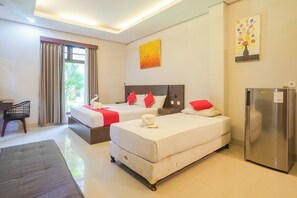 Triple Room | Desk, free WiFi, bed sheets