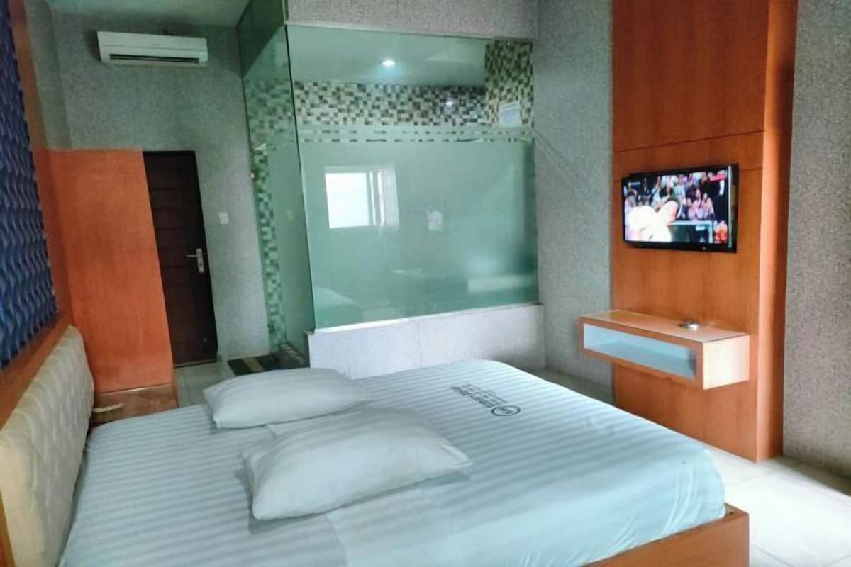 1 bedroom, desk, free WiFi, bed sheets