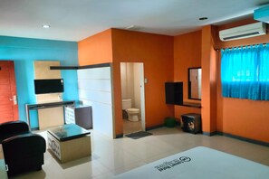 Habitación económica | Escritorio, wifi gratis, ropa de cama