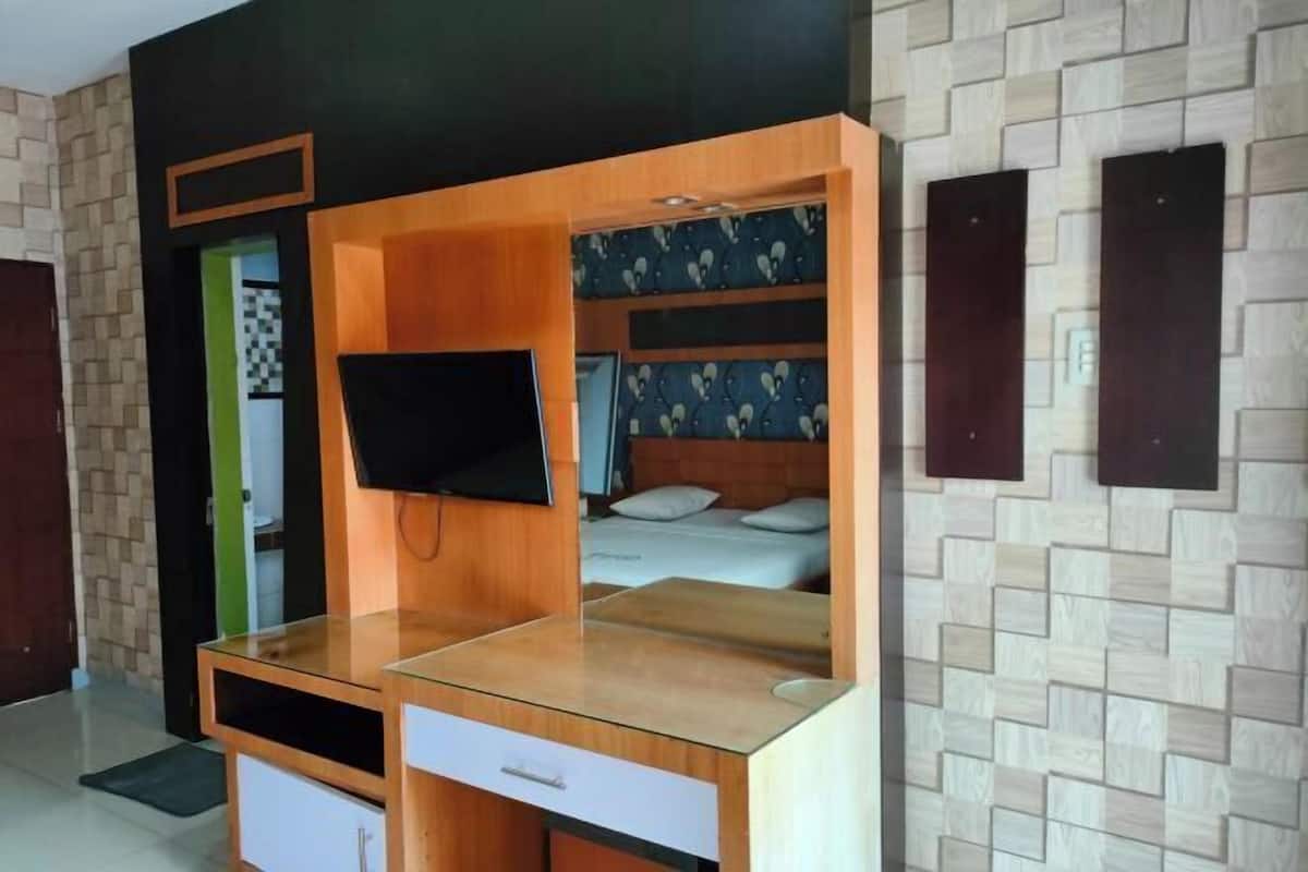 1 bedroom, desk, free WiFi, bed sheets