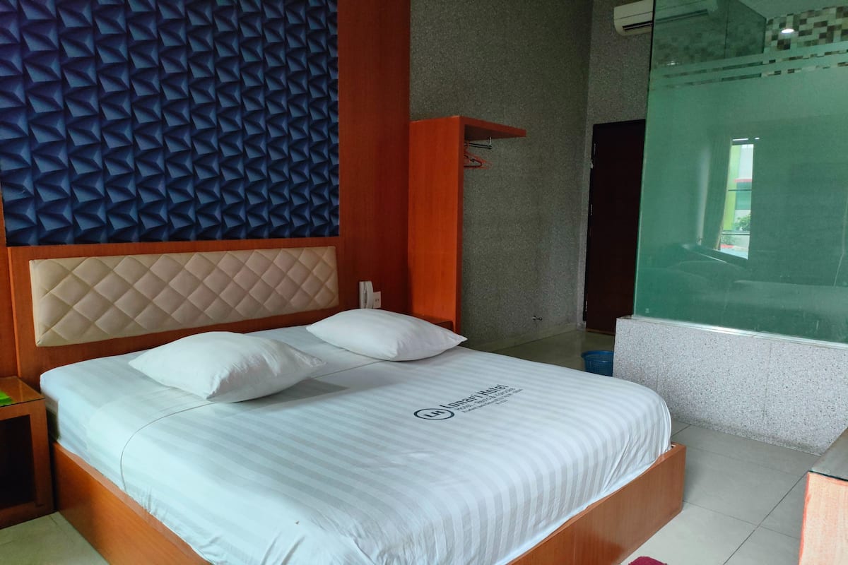 Executive Room | 1 bedroom, desk, free WiFi, bed sheets