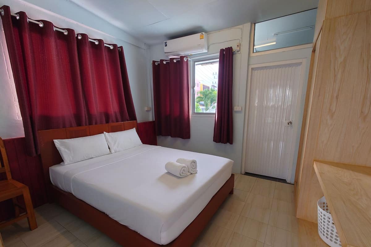 Free WiFi, bed sheets