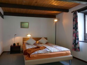 2 Schlafzimmer, Schreibtisch, kostenloses Internet
