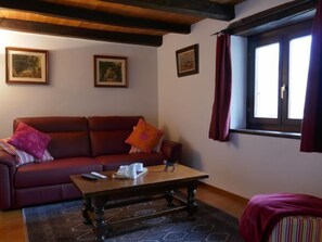 Télévision à écran plat, cheminée